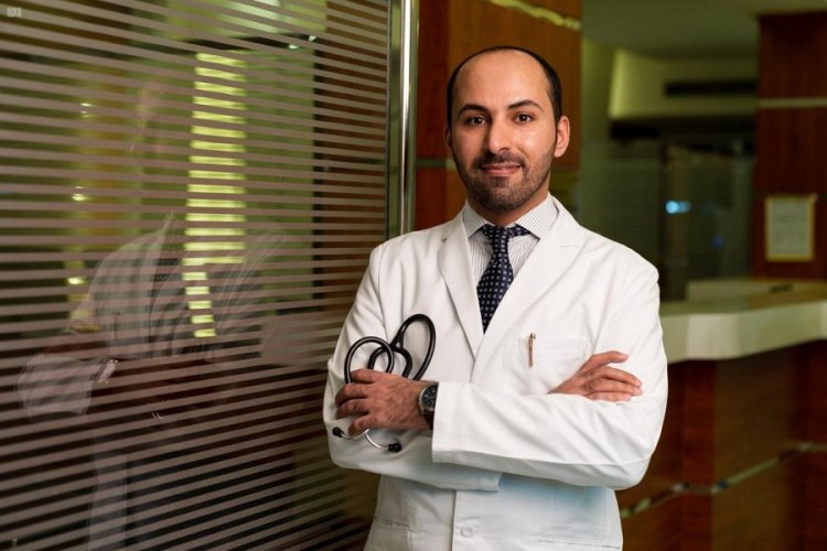 الذيابي يُحذّر من التهاون بالقولون العصبي … وتناول الألياف القابلة للذوبان يُحسِّن أداء القولون