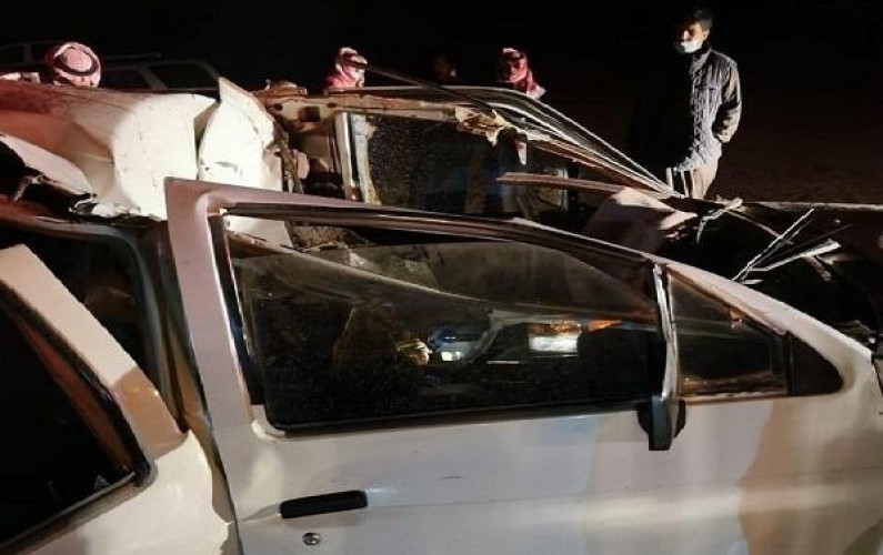 أحد رجال الدفاع المدني في محافظة “سميراء” يباشر حادث تصادم مروع لـ”سيارة” بـ”جمال سائبة” .. وعند وصوله كانت المفاجأة صادمة!