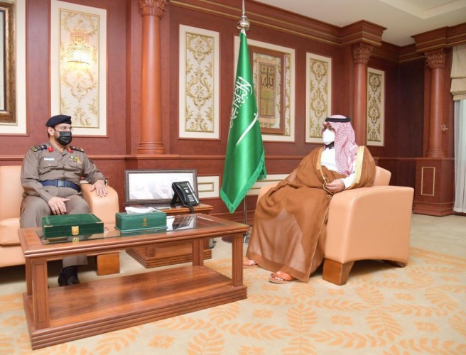 سمو الأمير محمد بن عبدالعزيز يستقبل مدير الدفاع المدني بالمنطقة ويتسلم التقرير السنوي..