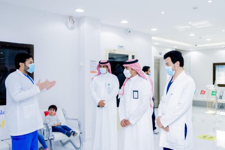 مدير الشؤون الصحية بحفر الباطن يدشن مبادرة “صحة أسنانك صحة”