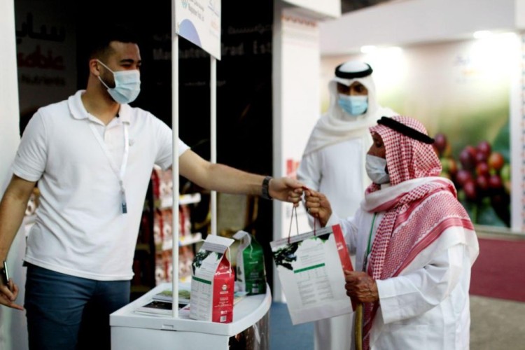 مهرجان البن الخولاني الثامن يختتم فعاليته و محافظ الداير يكرم  اللجان العاملة