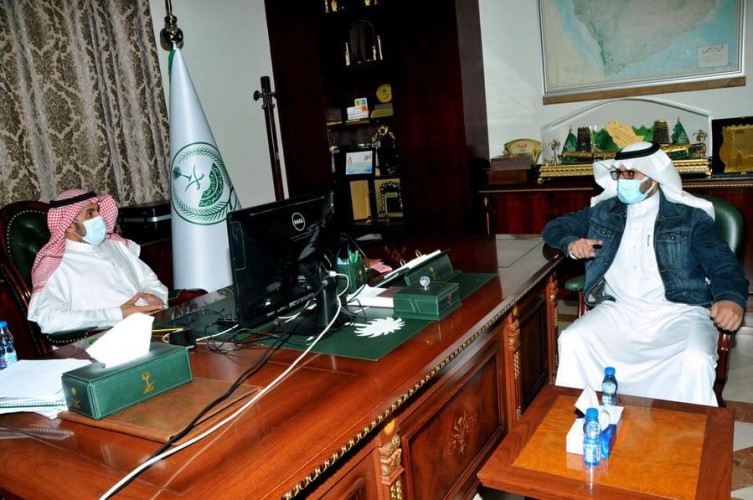 محافظ القريات يلتقي عميد كلية التقنية