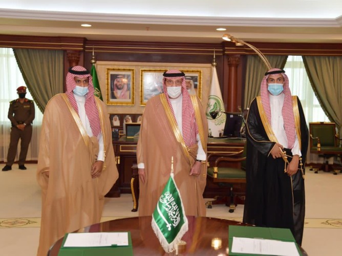 توقيع اتفاقيتي تعاون بين تعليم صبيا ومؤسسة بن محفوظ وشركة الشقيق للكهرباء والمياه