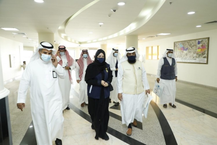 جمعية أجياد تنظم مبادرة توفير “الحقائب الصحية وسجادة صلاة ” لمصابي كورونا بمستشفى شرق عرفات