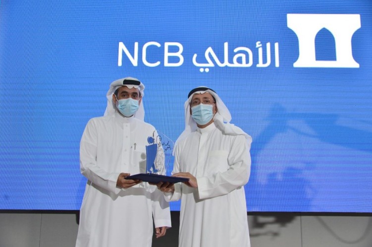 300 مليون خطوة لمنسوبي جامعة الإمام عبد الرحمن بن فيصل في ( تحدي المشي )