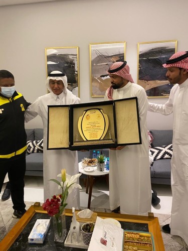 منصات الكرة الطائرة السعودية تحتفي بالزغيبي