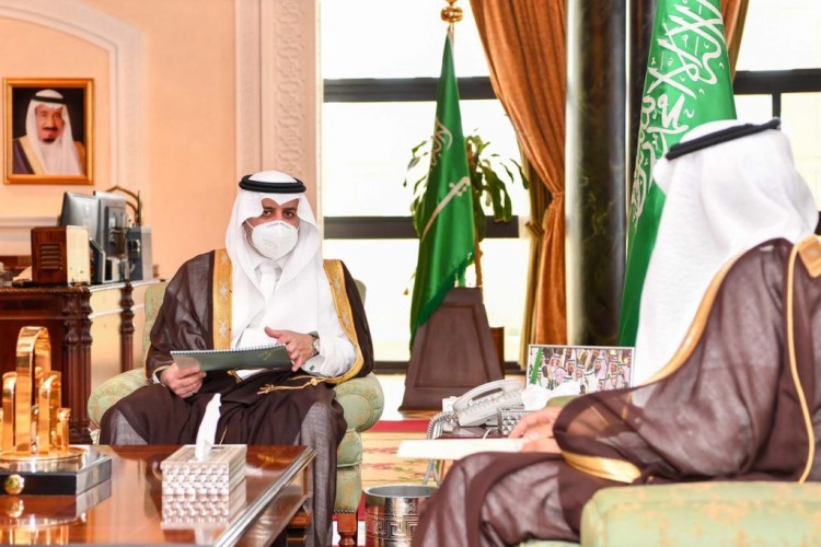 أمير تبوك يطلع على تقرير  عن انجازات واعمال فرع وزارة التجارة بالمنطقة
