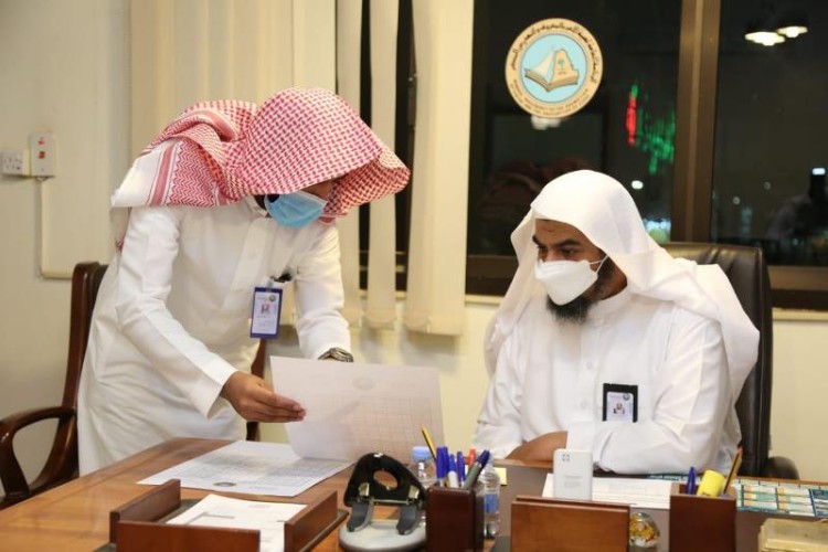 مدير عام هيئة الأمر بالمعروف بالقصيم يزور هيئة عنيزة