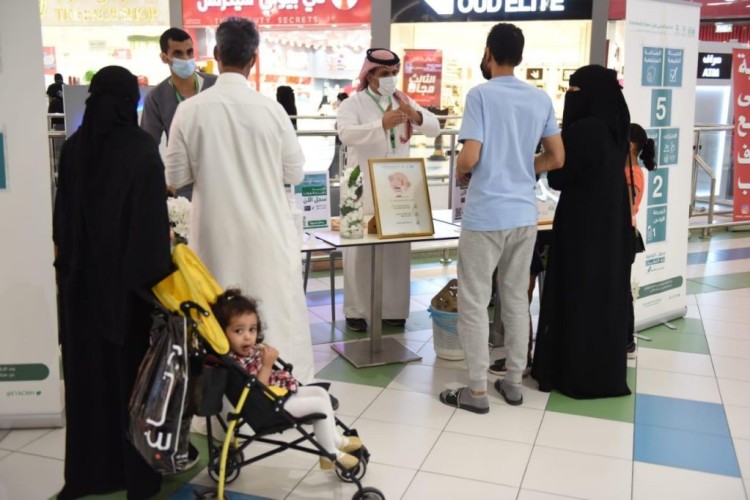 أكثر من 4200 زائر لمعرض التوعية بأهمية لقاح كورونا في الدمام