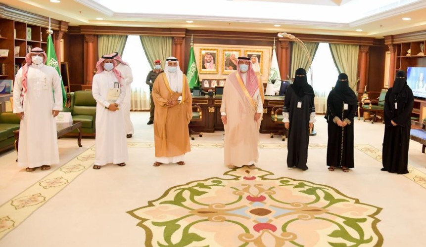 سمو أمير جازان يدشن حملة ” أخرج زكاتك من بيتك ” بمنصة تبرع بالمنطقة ..