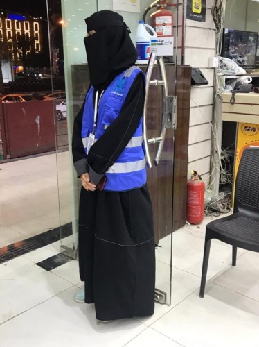 مراقبو ومراقبات صحة البيئة ومراقبو الأسواق ببلدية صبيا يكثفون زياراتهم الميدانية على المحلات التجارية والمولات وأسواق النفع العام