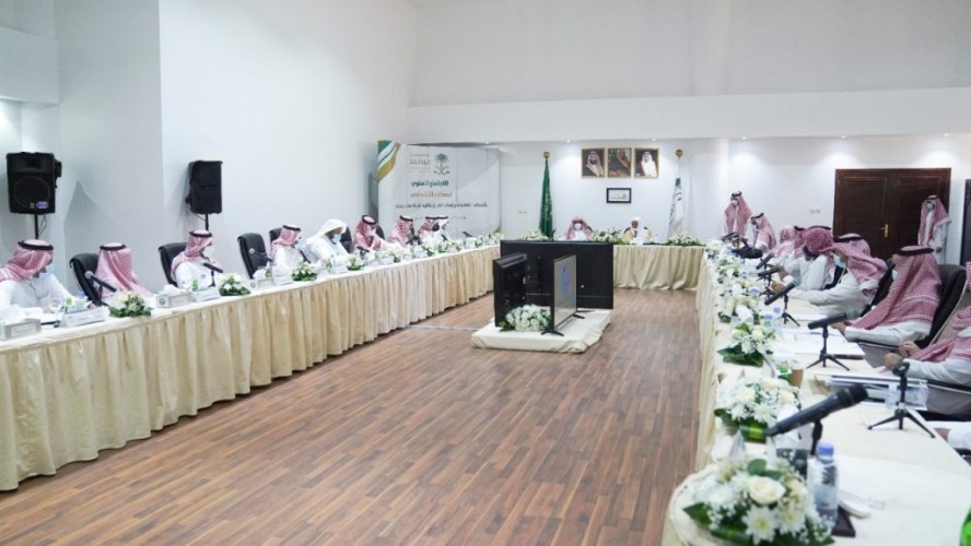 النائب العام يجتمع برؤساء النيابات ويدشن دليل تعليمات النيابة العامة الجديد