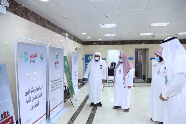 مدير فرع هيئة القصيم يزور هيئة الشماسية ويتفقد العمل الميداني