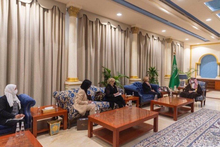 سمو أمير منطقة الجوف يستقبل القائمة بأعمال السفارة الأمريكية لدى المملكة
