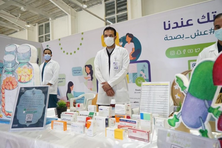 صحة حفر الباطن تقيم ركن توعوي عن السمنة في سوق ربيع حفر الباطن