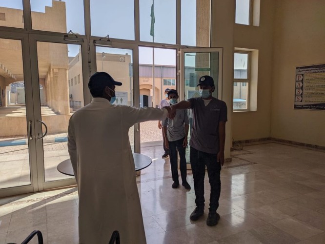 متدربي المعهد الصناعي وفرع الكلية التقنية بالفرشة يؤدون اختباراتهم النهائية وسط إجراءات احترازية وتدابير وقائية