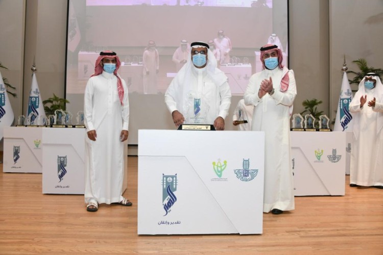 أمين الشرقية يرعى الحفل الختامي ويكرم الفائزين بجائزة الأمين للتميز