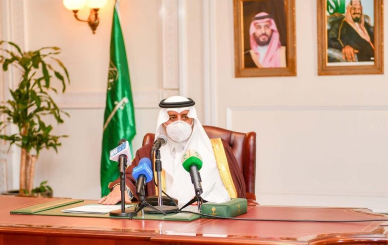 أمير تبوك يكرم الفائزين والفائزات في مسابقة مدرستي الرقمية بالمنطقة