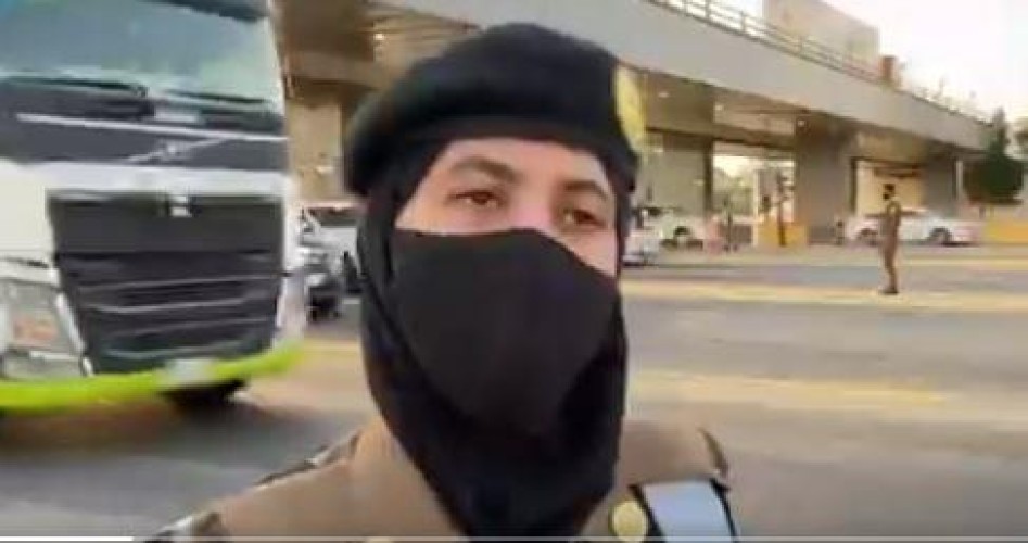 بالفيديو: مجندات أمن الطرق يكثفن جهودهن لتسهيل دخول المعتمرين حاملي التصاريح