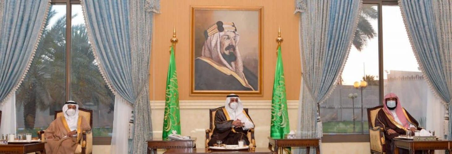 أمير تبوك يستقبل المواطنين في اللقاء الأسبوعي