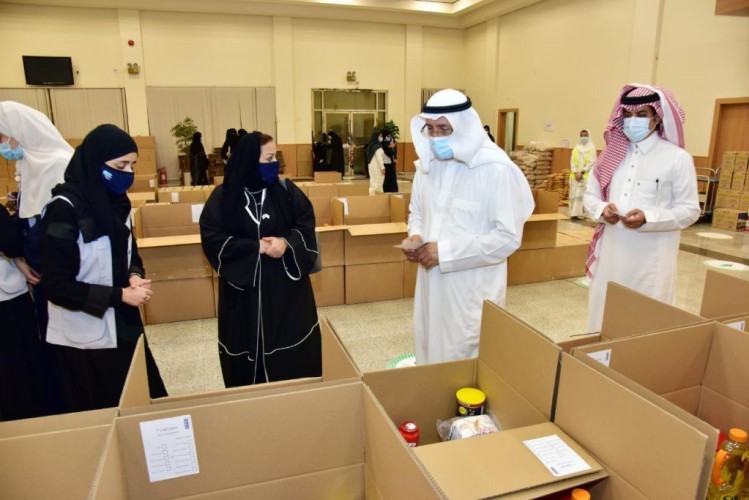 بـ 3000 ساعة تطوعية .. جامعة الإمام عبد الرحمن توزع 2000 سلة غذائية للأسر في المنطقة الشرقية خلال رمضان