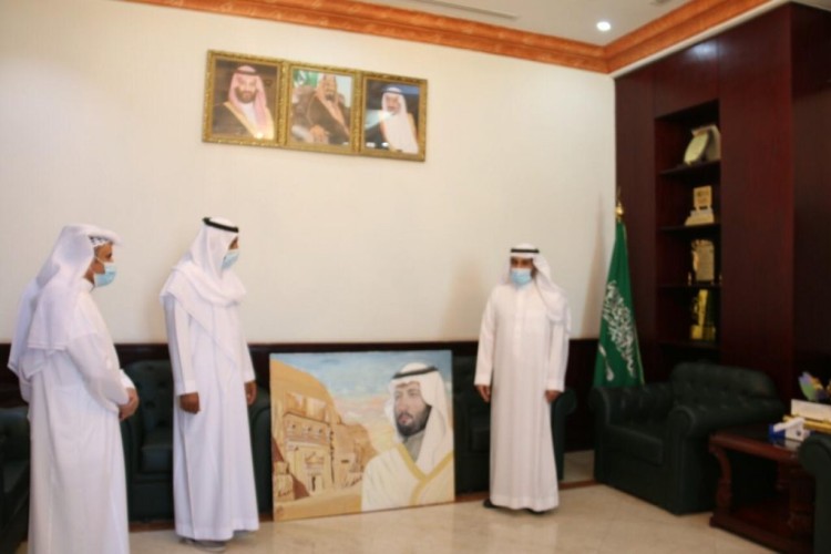 محافظ القريات يلتقى مدير التعليم ويطلع على تقارير سير الاختبارات