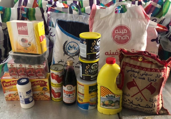 روافد النصبة الخيرية تبدأ بتوزيع السلال الرمضانية على المستفيدين