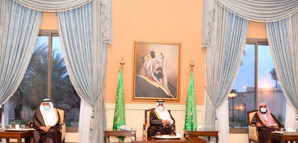 حاثاً سموه الجميع في المنطقة على المساهمة بالتبرع من خلال منصة إحسان .. أمير تبوك يستقبل  المواطنين في اللقاء الأسبوعي