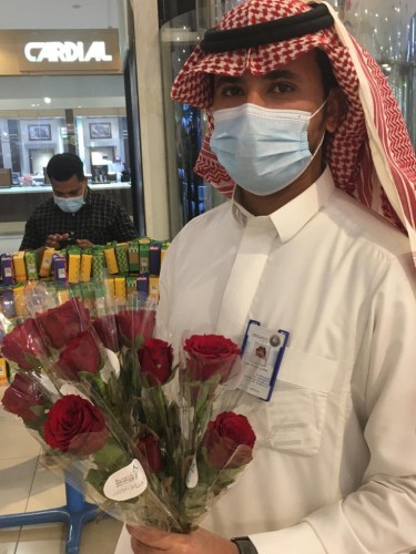 “الأمر بالمعروف” تعايد رجال الأمن والمواطنين بالخرج