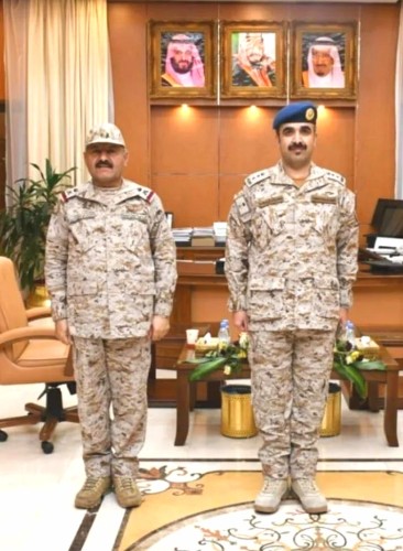 قائد المنطقة الجنوبية يقلد العقيد « الأحمري » رتبته الجديدة