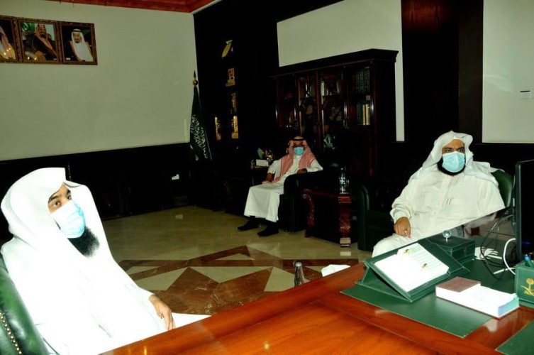 محافظ القريات يلتقي عميد كلية العلوم والاداب بالقريات