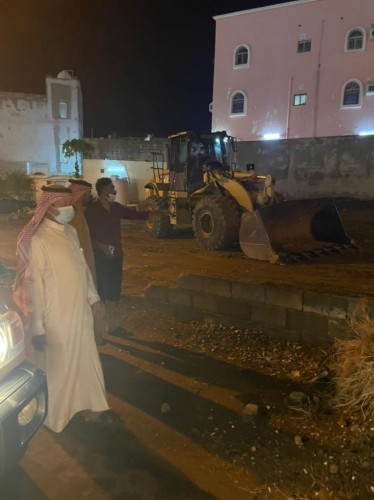 وكيل محافظة العيدابي يقوم بجولة تفقدية بالمحافظة