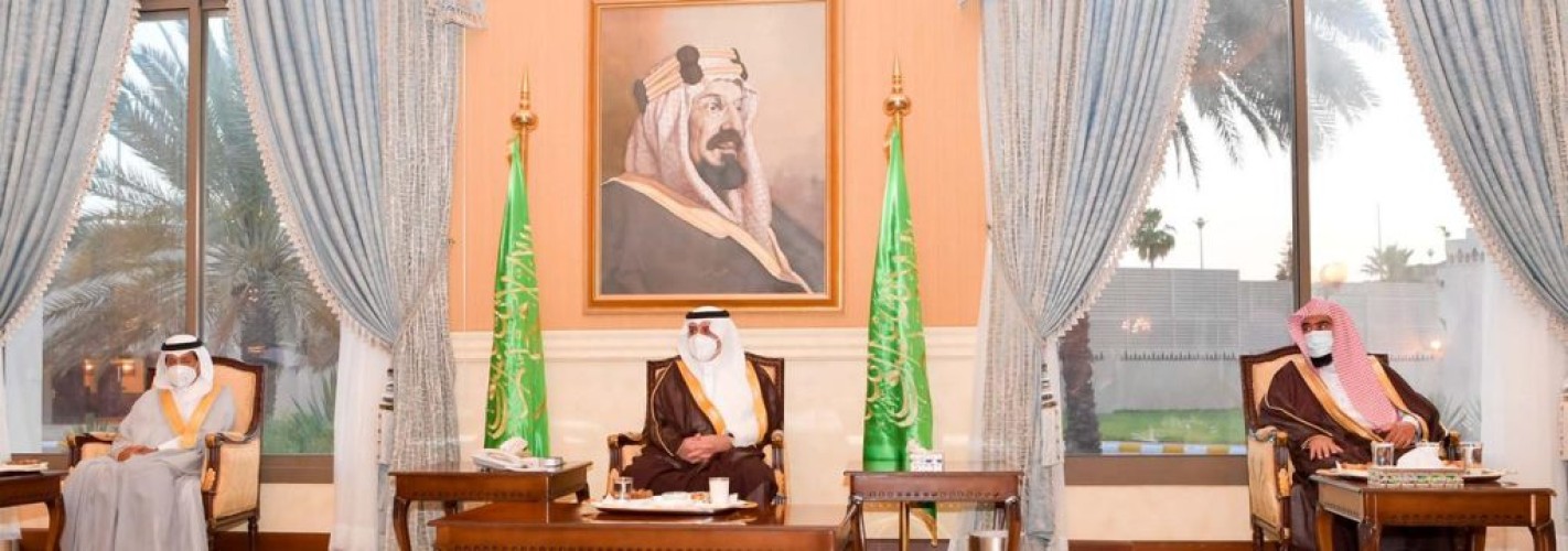 أمير تبوك يستقبل المواطنين في اللقاء الأسبوعي