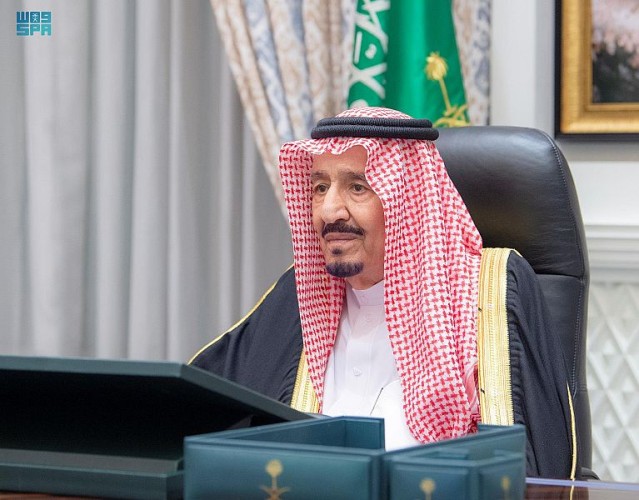 أمام خادم الحرمين الشريفين .. وزير الاقتصاد والتخطيط يؤدي القسم عبر الاتصال المرئي