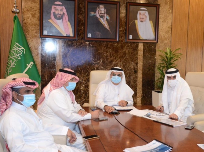 أمين الشرقية يناقش الاستراتيجيات والمبادرات والخطط البلدية المستجدة وبرنامج ركائز استدامة كفاءة الإنفاق