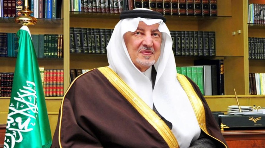 يحذر فيها من تأثير الإنترنت والموضة على الشباب .. بالفيديو: قصيدة جديدة للأمير خالد الفيصل