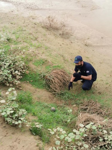 مدني جازان : العثور على لغم أرضي في أحد الأودية جرفته سيول منقولة من الأراضي اليمنية تم إبطاله دون إصابات أو أضرار