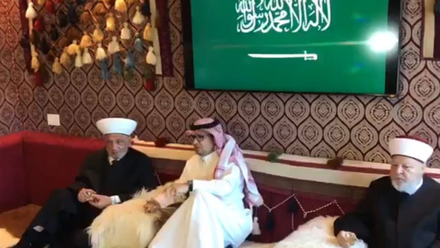 سفير المملكة ببيروت يستقبل مفتي لبنان ووزير الداخلية في خيمة بدوية