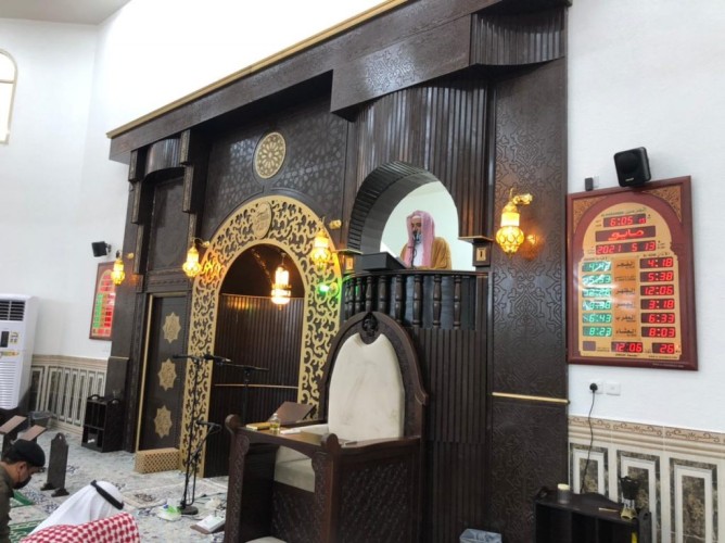 محافظ فيفاء يتقدم المصلين في صلاة العيد “