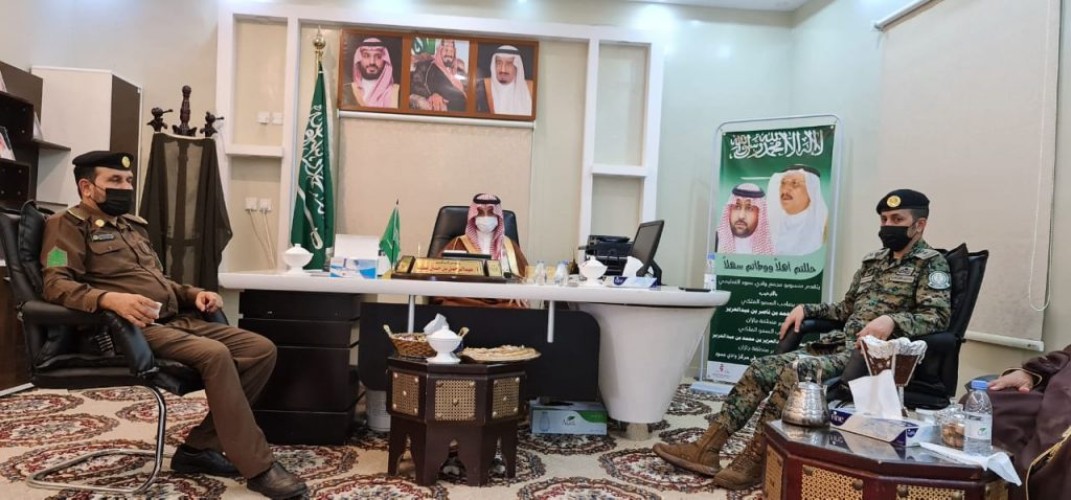 رئيس مركز عمود يتقدم المصلين ويستقبل المهنئين بعيد الفطر المبارك