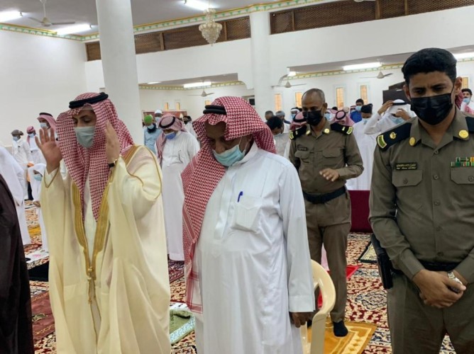 رئيس مركز الشقيري يتقدم المصلين في صلاة عيد الفطر المبارك