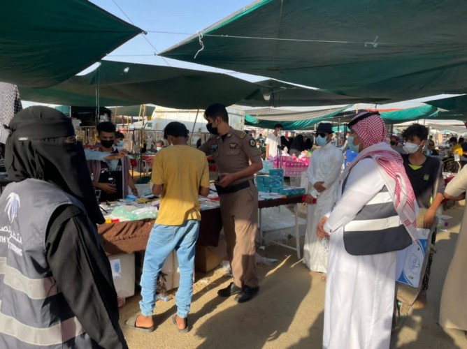 بتوجيه من محافظ صامطة.. جولة ميدانية على السوق الأسبوعي لمتابعة التقيُّد بالإجراءات الاحترازية