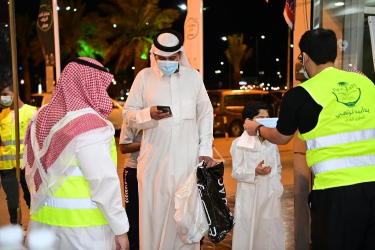 تطوعي أمانة الجوف يواصل التوعية بتدابير كورونا في 23 موقعا بالأسواق والمتنزهات