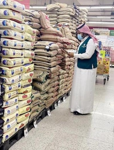 تجارة رفحاء تنفذ 429 زيارة رقابية وتباشر 92 بلاغاً خلال شهر أبريل