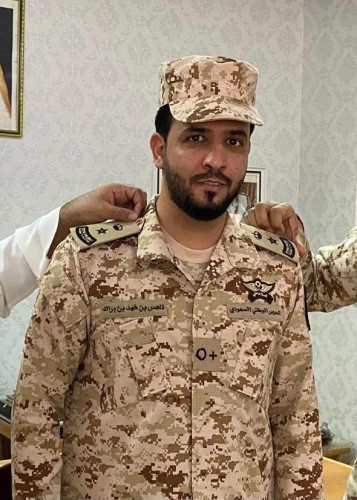 أمير الفوج السادس عشر بالحرس الوطني يقلد الرائد ناهس بن فهد بن ناهس رتبته الجديدة