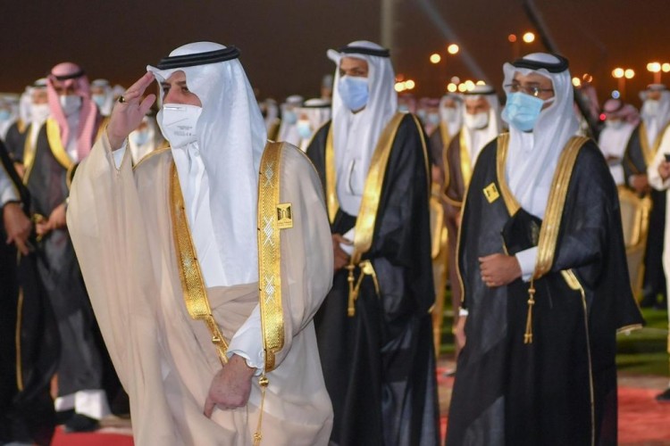 بالصور… أمير منطقة تبوك يرعى حفل تخريج الدفعة الخامسة عشرة من طلاب وطالبات جامعة تبوك