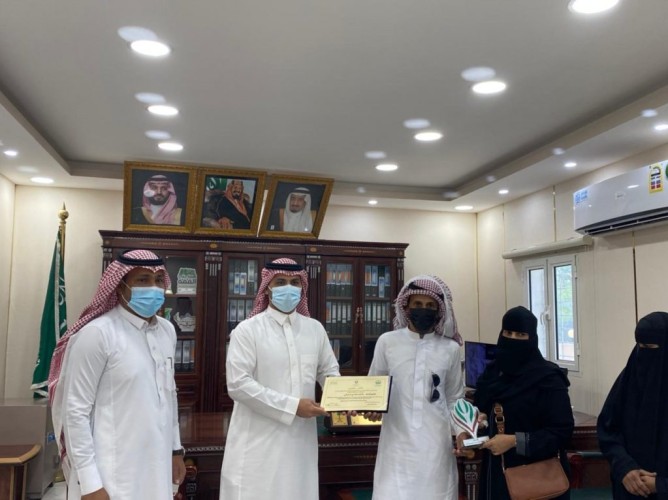 مركز الخشل وتنمية الحُرث يكرمان الأسرة المنتجة