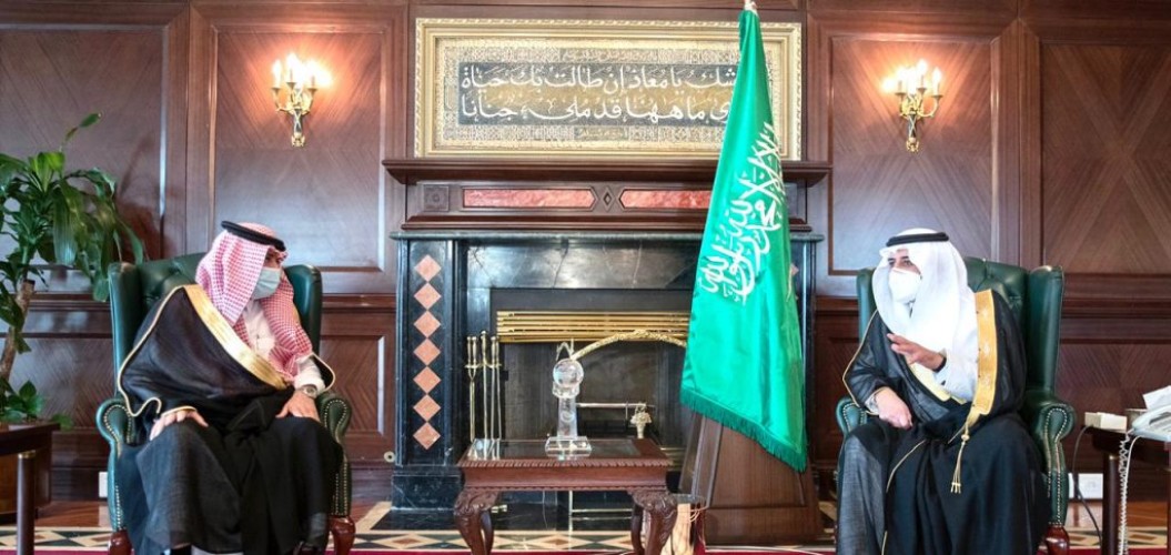 أمير تبوك يستقبل وزير التجارة وزير الإعلام المكلف