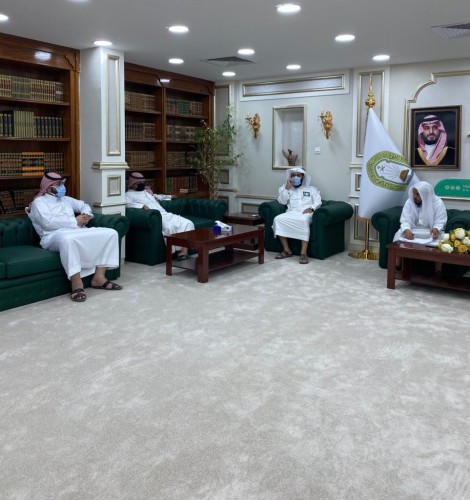 العنزي يجتمع بموظفي إدارة الموارد البشرية بالحدود الشمالية