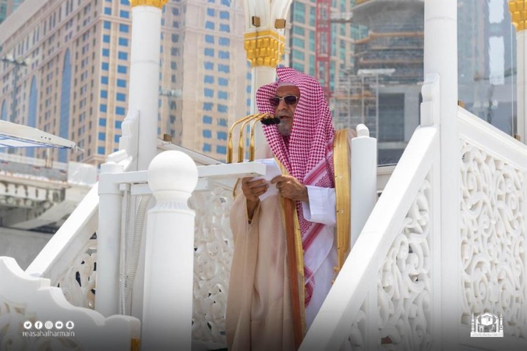 الشيخ صالح بن حميد يستهل خطبته في مسجد الحرام ببيان فضل سورة الكوثر وتوضيح معانيها 